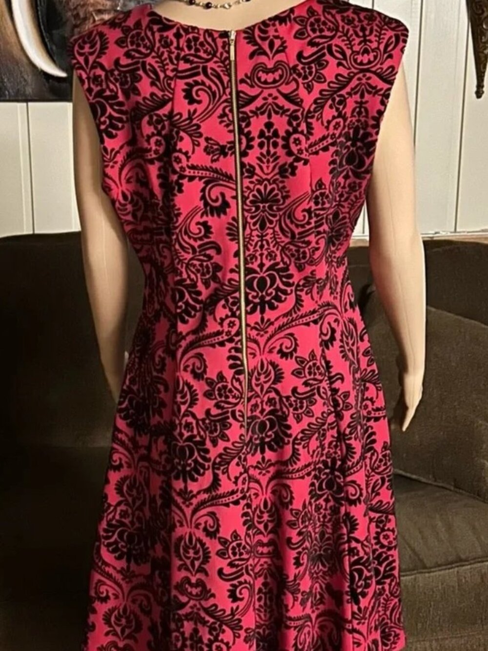 Roz & Ali Red Midi Dress w/Black Velvet Damask Flocking (Size 24) - Picture 4 of 8